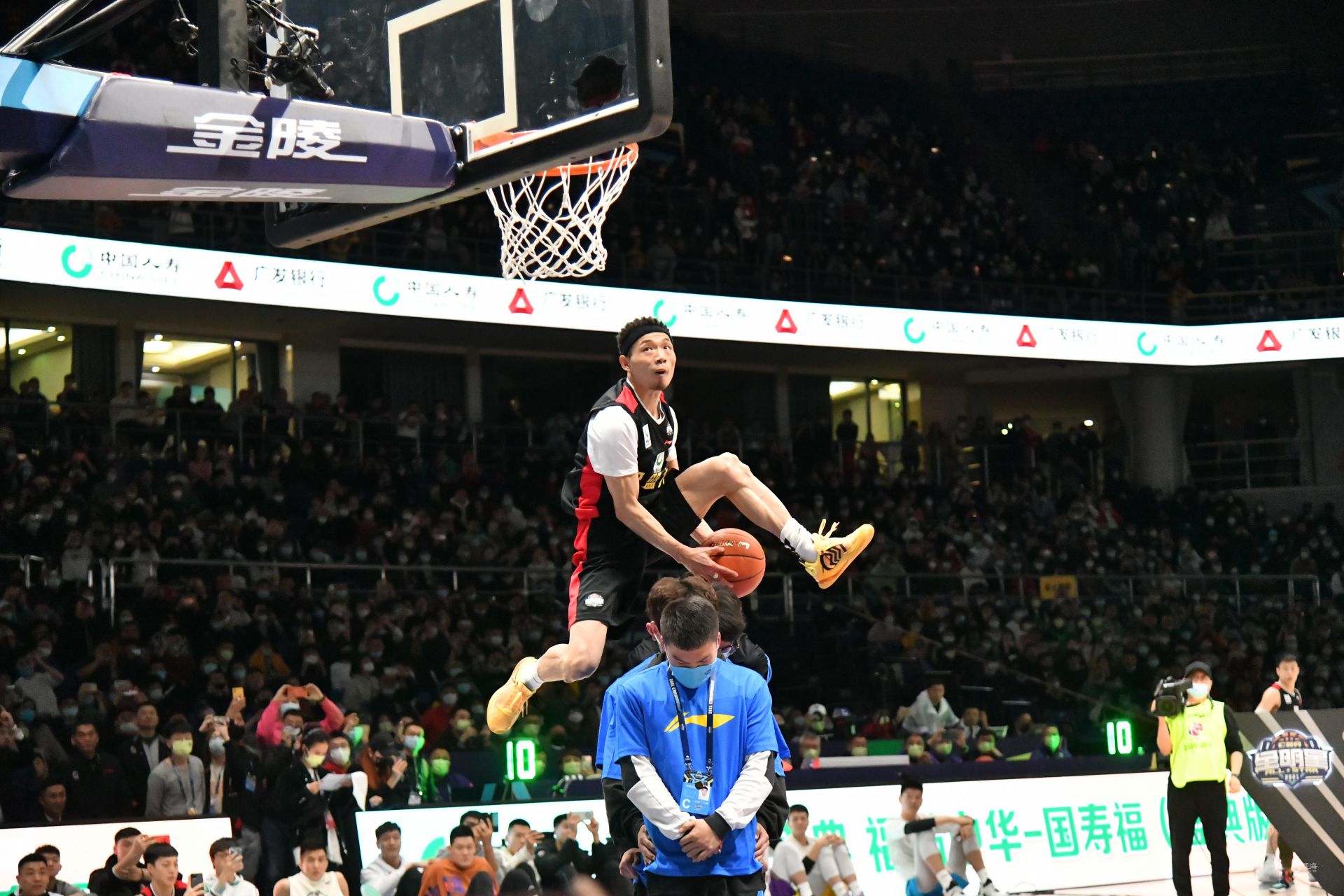 稳健为基础 稳健为基础